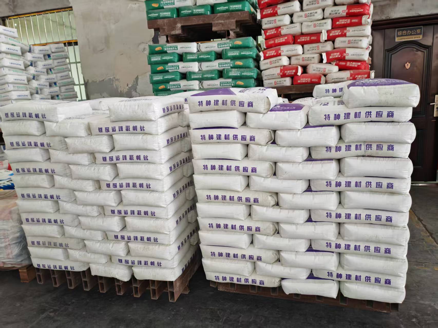 江达拱顶带模注浆料